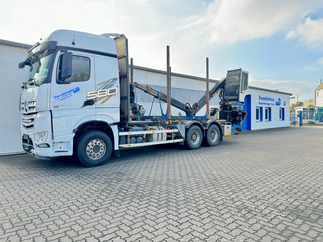 Mercedes Arocs 3358 L 6x4 Radstand 4500 Arocs 3358 L 6x4 Blatt-Luft Gefedert - Samochód do drewna: zdjęcie 3 Mercedes Arocs 3358 L 6x4 Radstand 4500 Arocs 3358 L 6x4 Blatt-Luft Gefedert - Samochód do drewna: zdjęcie 3