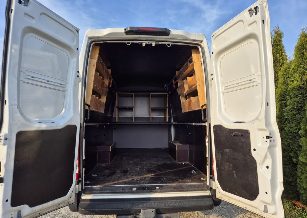 Iveco Iveco 35s18 3.0 180KM Brygadówka manual - Samochód dostawczy doka: zdjęcie 4 Iveco Iveco 35s18 3.0 180KM Brygadówka manual - Samochód dostawczy doka: zdjęcie 4