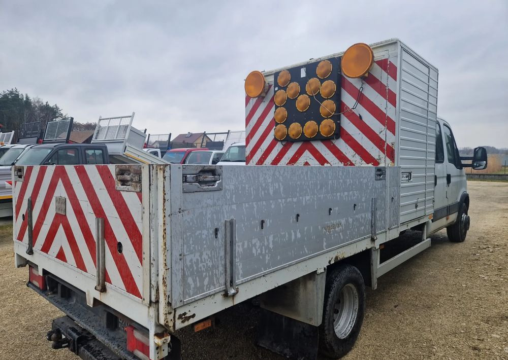 Skrzynia ładunkowa Sygnalizacja świetlna koguty Roboty drogowe, stan idealny! - Zabudowa skrzyniowa: zdjęcie 2 Skrzynia ładunkowa Sygnalizacja świetlna koguty Roboty drogowe, stan idealny! - Zabudowa skrzyniowa: zdjęcie 2