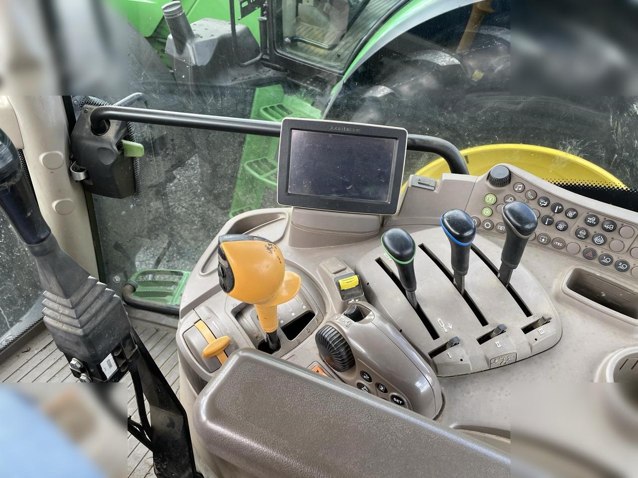 2016 JOHN DEERE 6110R - Ciągnik rolniczy: zdjęcie 4 2016 JOHN DEERE 6110R - Ciągnik rolniczy: zdjęcie 4