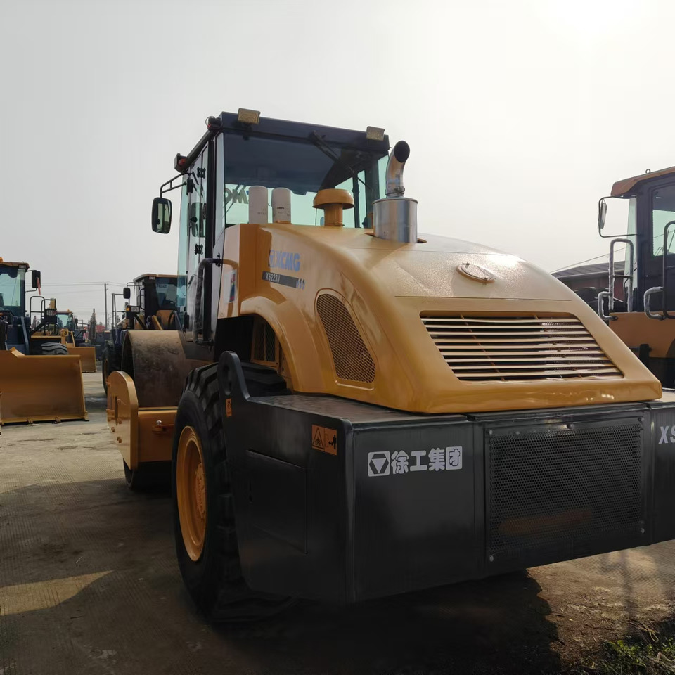 XCMG XS223J used road roller low hours factory price - Kompaktor: zdjęcie 2 XCMG XS223J used road roller low hours factory price - Kompaktor: zdjęcie 2