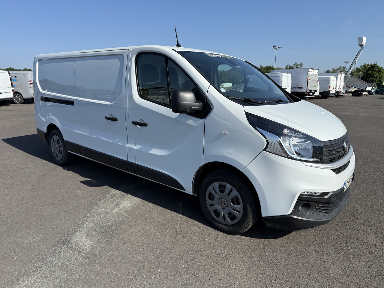 FIAT TALENTO 1T3 LH1 2.0MULTIJET120 PRO LOUNGE + ATTELAGE ET KIT BOIS COMPLET - Furgon: zdjęcie 1 FIAT TALENTO 1T3 LH1 2.0MULTIJET120 PRO LOUNGE + ATTELAGE ET KIT BOIS COMPLET - Furgon: zdjęcie 1