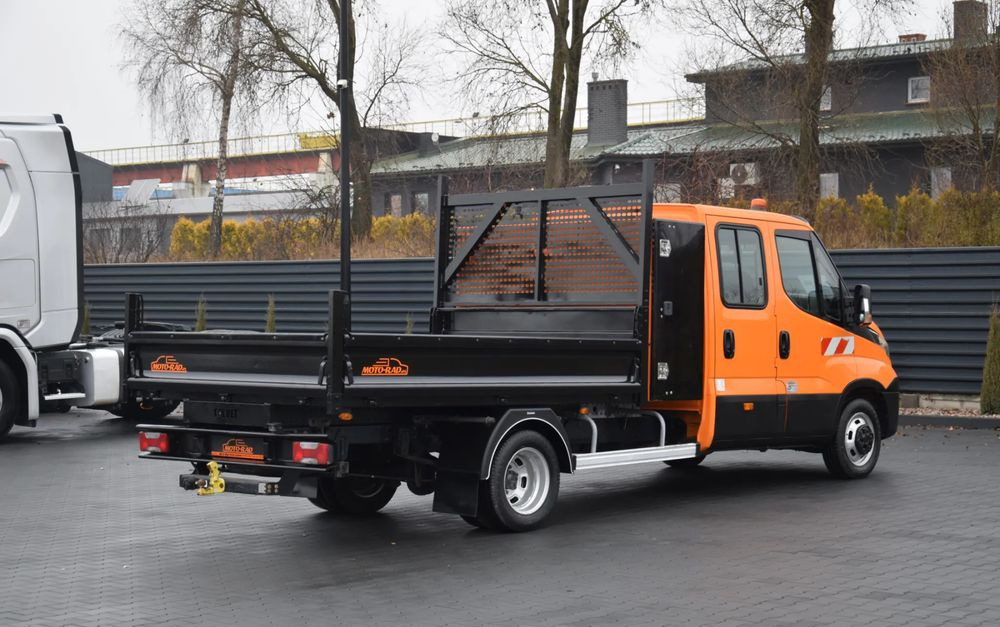 Iveco DAILY 35C16 / 2.3 - 160 KM / BRYGADÓWKA / 6 OSOBOWY / DOSTAWCZE / SKRZYNIA / KLIMA / NAWIGACJA / KAMERA COFANIA / TEMPOMAT / SERWISOWANY / SPROWADZONY - Samochód dostawczy doka: zdjęcie 5 Iveco DAILY 35C16 / 2.3 - 160 KM / BRYGADÓWKA / 6 OSOBOWY / DOSTAWCZE / SKRZYNIA / KLIMA / NAWIGACJA / KAMERA COFANIA / TEMPOMAT / SERWISOWANY / SPROWADZONY - Samochód dostawczy doka: zdjęcie 5