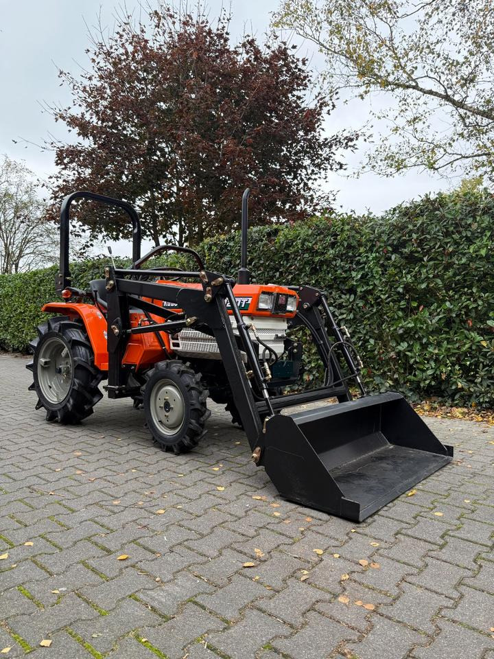 Kleintraktor Kubota B1502DT mit Frontlader ab 125 € pro Monat. - Mini traktor: zdjęcie 2 Kleintraktor Kubota B1502DT mit Frontlader ab 125 € pro Monat. - Mini traktor: zdjęcie 2