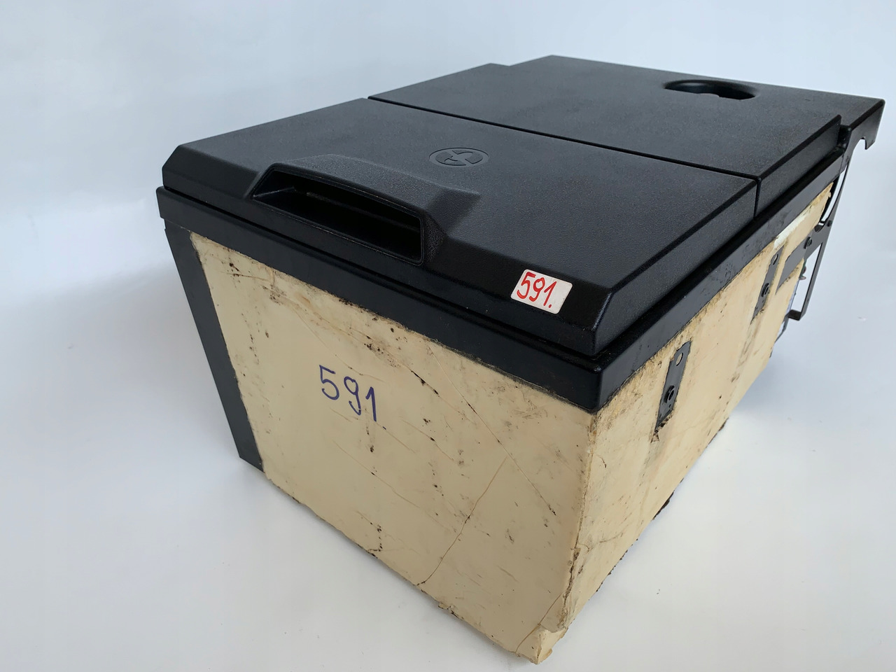 LODÓWKA RENAULT RANGE NR 591 - Kabina i wnętrze do Samochodów ciężarowych: zdjęcie 1 LODÓWKA RENAULT RANGE NR 591 - Kabina i wnętrze do Samochodów ciężarowych: zdjęcie 1