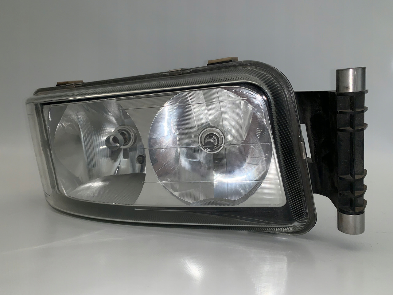 PRAWY REFLEKTOR MAN TGA TGL TGM - Reflektor do Samochodów ciężarowych: zdjęcie 1 PRAWY REFLEKTOR MAN TGA TGL TGM - Reflektor do Samochodów ciężarowych: zdjęcie 1