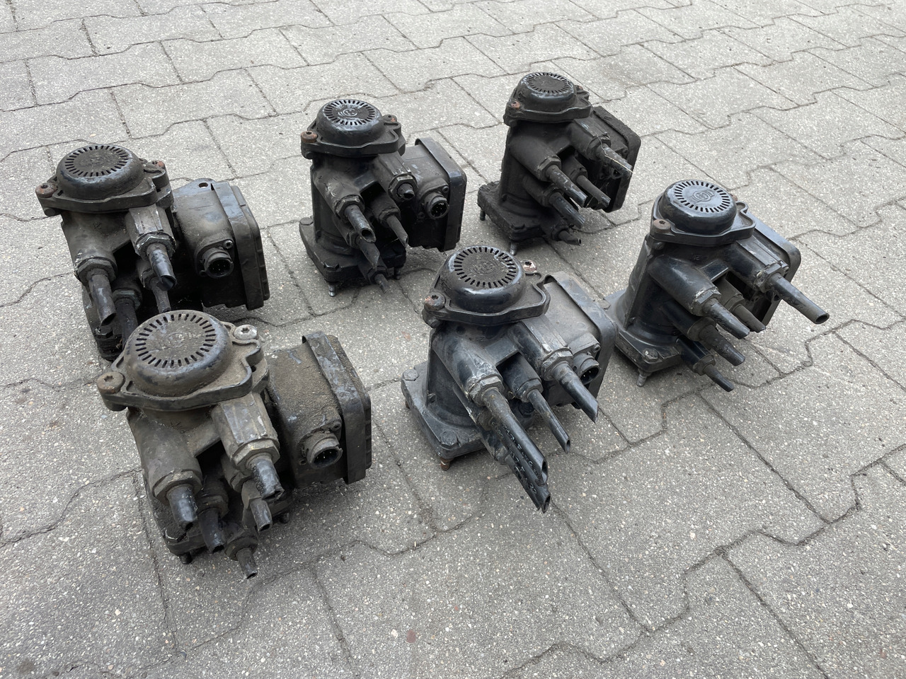 ZAWÓR EUROPA MODULATOR EBS MAN TGA TGS TGX 81523016213 - Zawór hamulcowy do Samochodów ciężarowych: zdjęcie 4 ZAWÓR EUROPA MODULATOR EBS MAN TGA TGS TGX 81523016213 - Zawór hamulcowy do Samochodów ciężarowych: zdjęcie 4