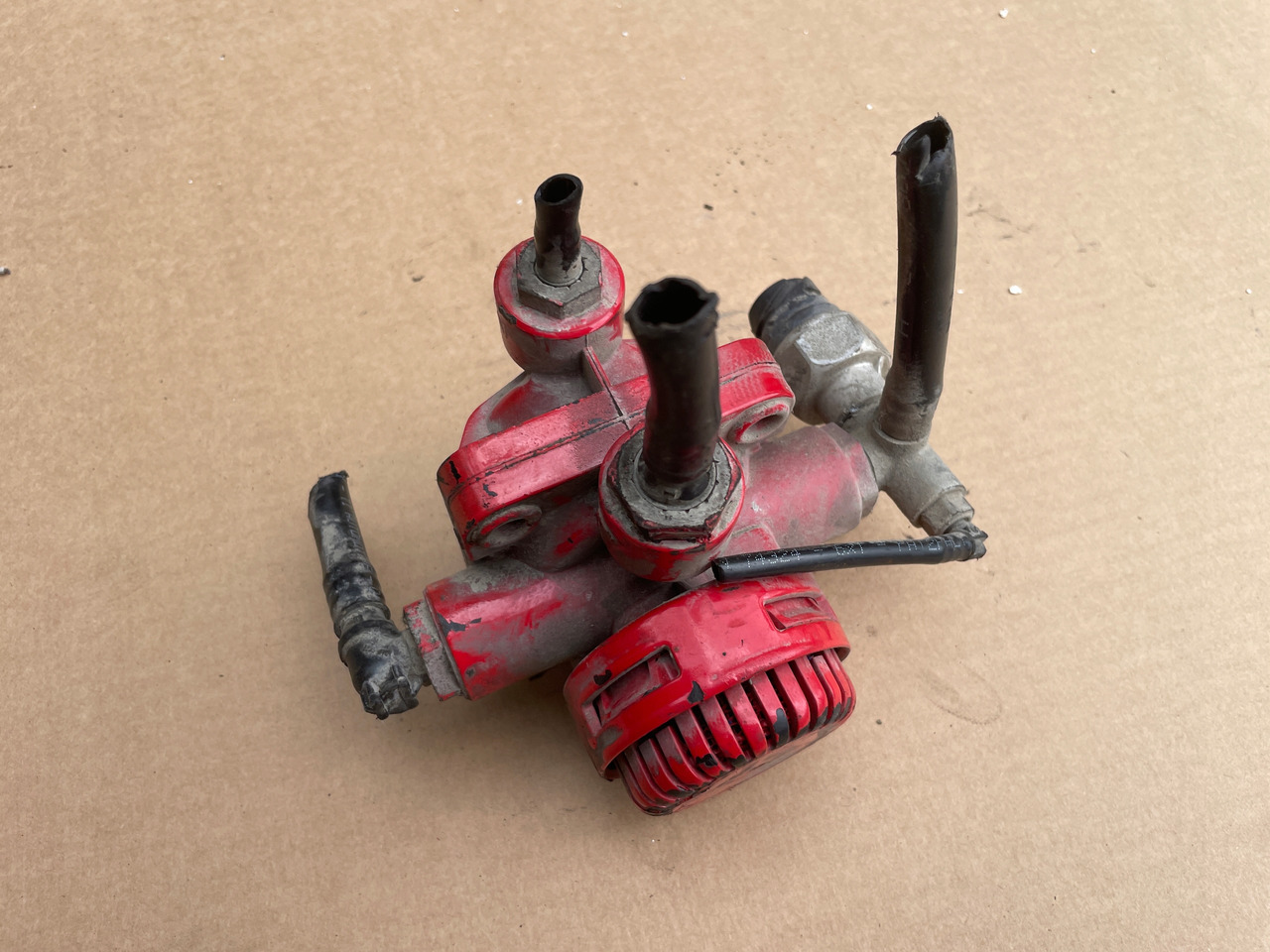 ZAWÓR HAMULCA RĘCZNEGO WABCO MAN TGX TGA TGS 81521166075 - Zawór hamulcowy do Samochodów ciężarowych: zdjęcie 1 ZAWÓR HAMULCA RĘCZNEGO WABCO MAN TGX TGA TGS 81521166075 - Zawór hamulcowy do Samochodów ciężarowych: zdjęcie 1