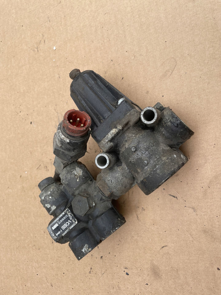 ZAWÓR REDUKCUJNY REDUKTOR CIŚNIENIA MAN TGA TGX TGS 4750103000 - Zawieszenie pneumatyczne do Samochodów ciężarowych: zdjęcie 2 ZAWÓR REDUKCUJNY REDUKTOR CIŚNIENIA MAN TGA TGX TGS 4750103000 - Zawieszenie pneumatyczne do Samochodów ciężarowych: zdjęcie 2