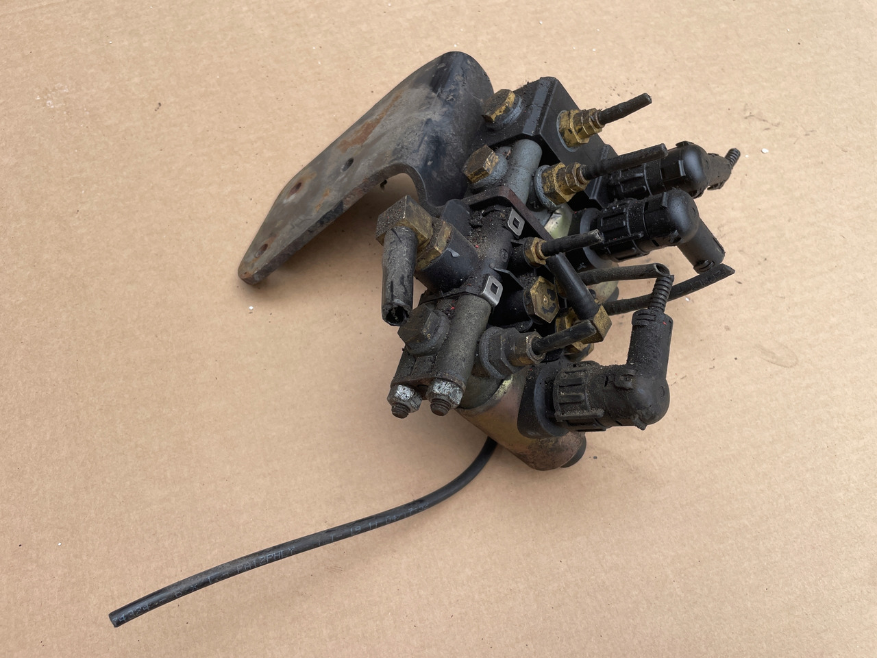 ZAWÓR ROZGAŁĘZIACZ MAN TGA TGS TGX TGM 81981836000 - Silnik i części do Samochodów ciężarowych: zdjęcie 1 ZAWÓR ROZGAŁĘZIACZ MAN TGA TGS TGX TGM 81981836000 - Silnik i części do Samochodów ciężarowych: zdjęcie 1