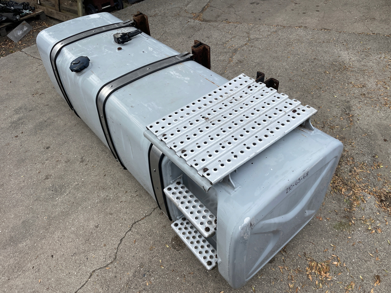 ZBIORNIK PALIWA 780 L MAN TGA TGX TGS 81122015670 - Zbiornik paliwa do Samochodów ciężarowych: zdjęcie 3 ZBIORNIK PALIWA 780 L MAN TGA TGX TGS 81122015670 - Zbiornik paliwa do Samochodów ciężarowych: zdjęcie 3