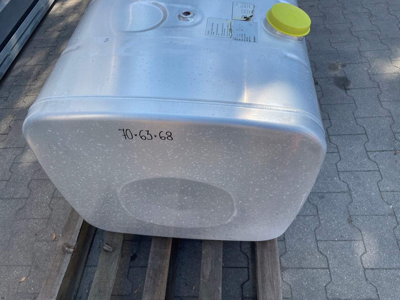 ZBIORNIK PALIWA MAN TGA TGX TGS 250L 81122016898 - Zbiornik paliwa do Samochodów ciężarowych: zdjęcie 3 ZBIORNIK PALIWA MAN TGA TGX TGS 250L 81122016898 - Zbiornik paliwa do Samochodów ciężarowych: zdjęcie 3