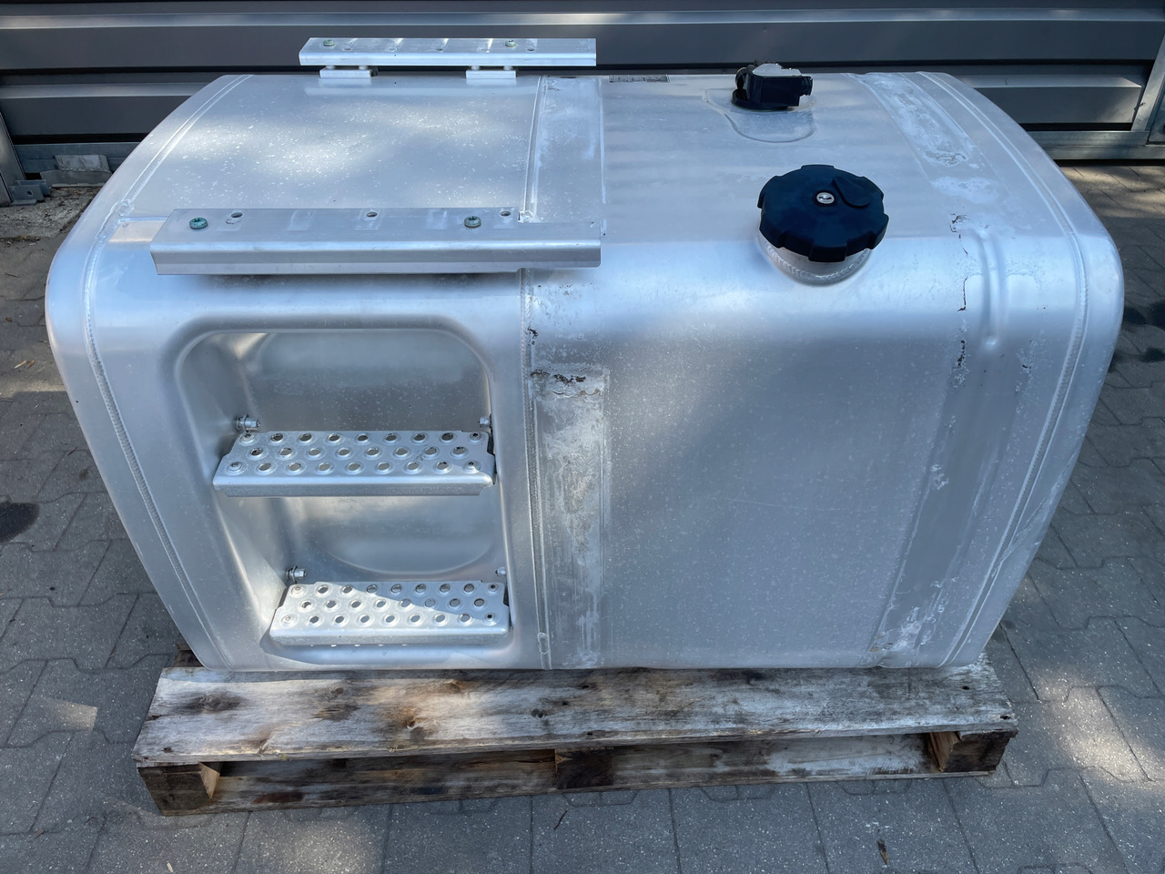 ZBIORNIK PALIWA MAN TGA TGX TGS 460 L 81122016831 - Zbiornik paliwa do Samochodów ciężarowych: zdjęcie 1 ZBIORNIK PALIWA MAN TGA TGX TGS 460 L 81122016831 - Zbiornik paliwa do Samochodów ciężarowych: zdjęcie 1