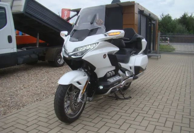 Honda GL - Motocykl: zdjęcie 1 Honda GL - Motocykl: zdjęcie 1