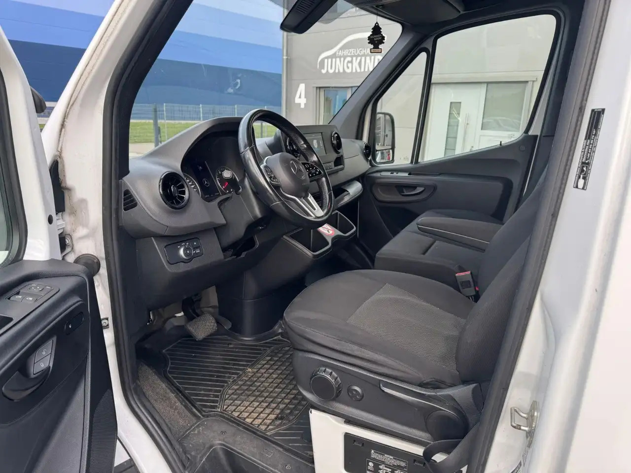 Mercedes-Benz Sprinter 317 CDI Maxi Lang LED MBUX Klima - Furgon: zdjęcie 3 Mercedes-Benz Sprinter 317 CDI Maxi Lang LED MBUX Klima - Furgon: zdjęcie 3