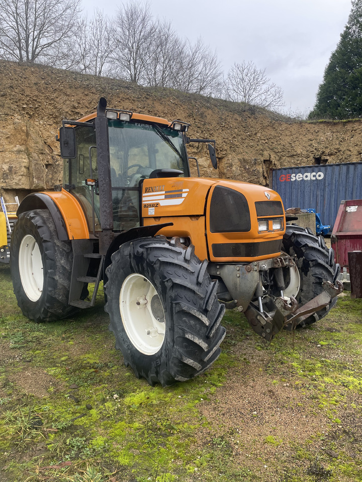 Renault 825 RZ - Ciągnik rolniczy: zdjęcie 1 Renault 825 RZ - Ciągnik rolniczy: zdjęcie 1
