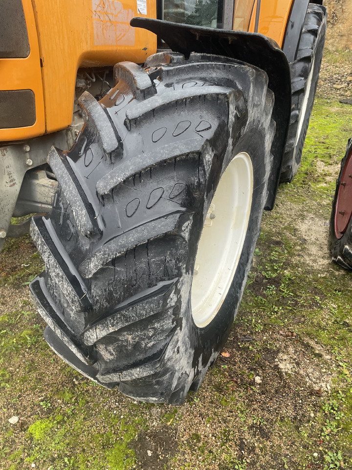 Renault 825 RZ - Ciągnik rolniczy: zdjęcie 5 Renault 825 RZ - Ciągnik rolniczy: zdjęcie 5