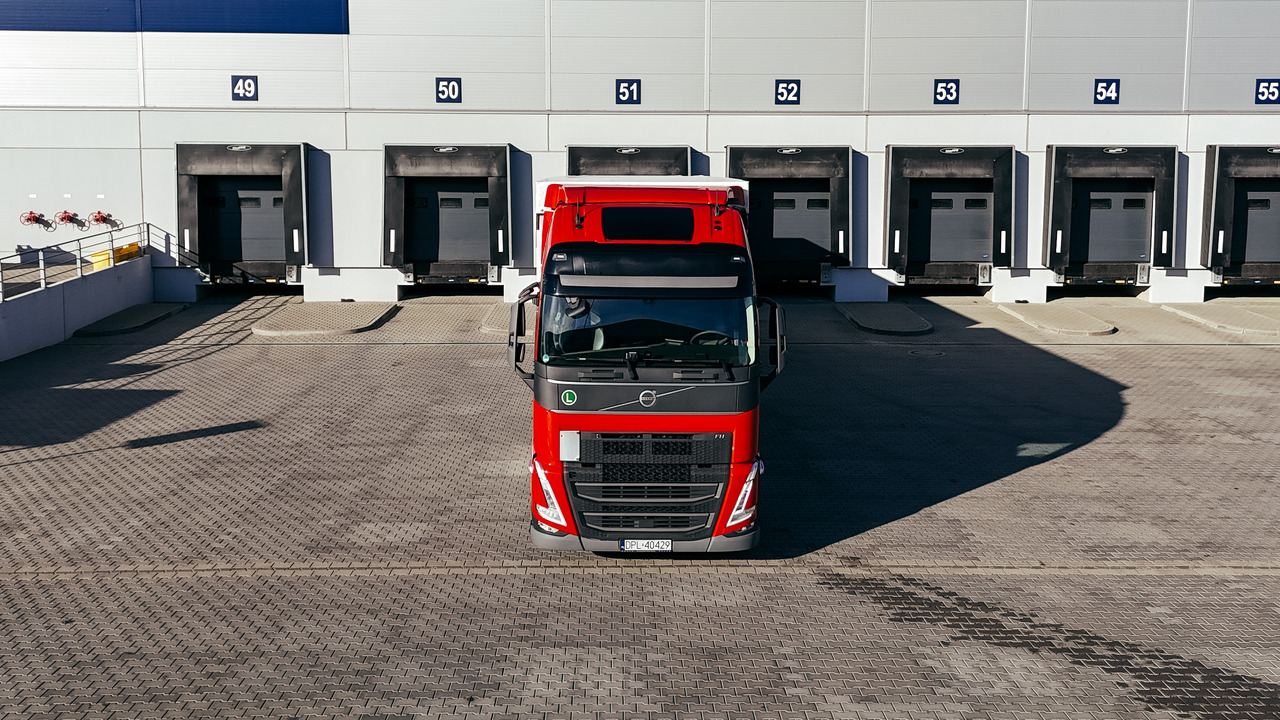 Volvo FH - Samochód ciężarowy plandeka: zdjęcie 3 Volvo FH - Samochód ciężarowy plandeka: zdjęcie 3