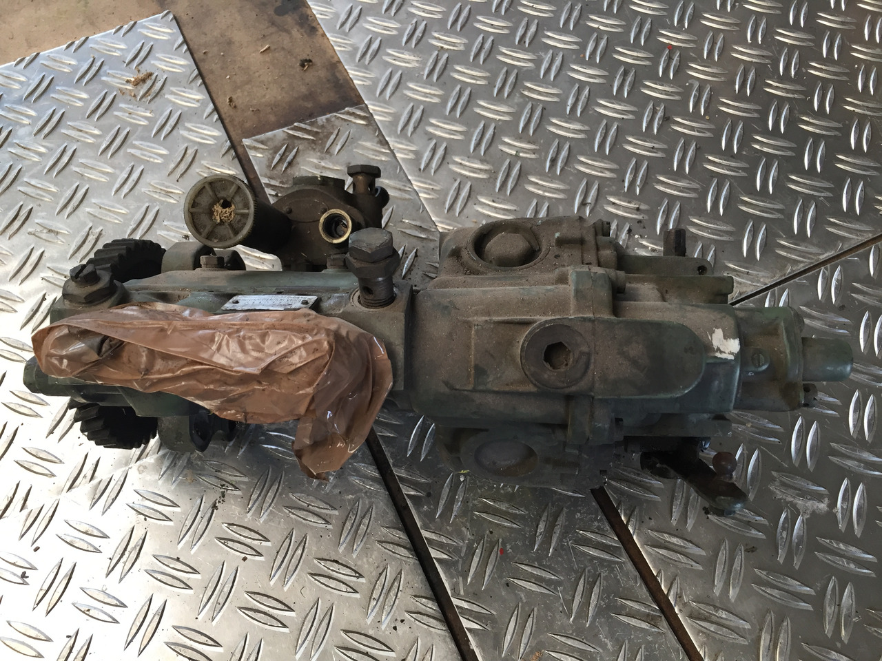 Gebrauchte Einspritzpumpe DB OM 314, Bosch - Nr. : 0 400 844 047 - Pompa paliwowa do Samochodów ciężarowych: zdjęcie 2 Gebrauchte Einspritzpumpe DB OM 314, Bosch - Nr. : 0 400 844 047 - Pompa paliwowa do Samochodów ciężarowych: zdjęcie 2