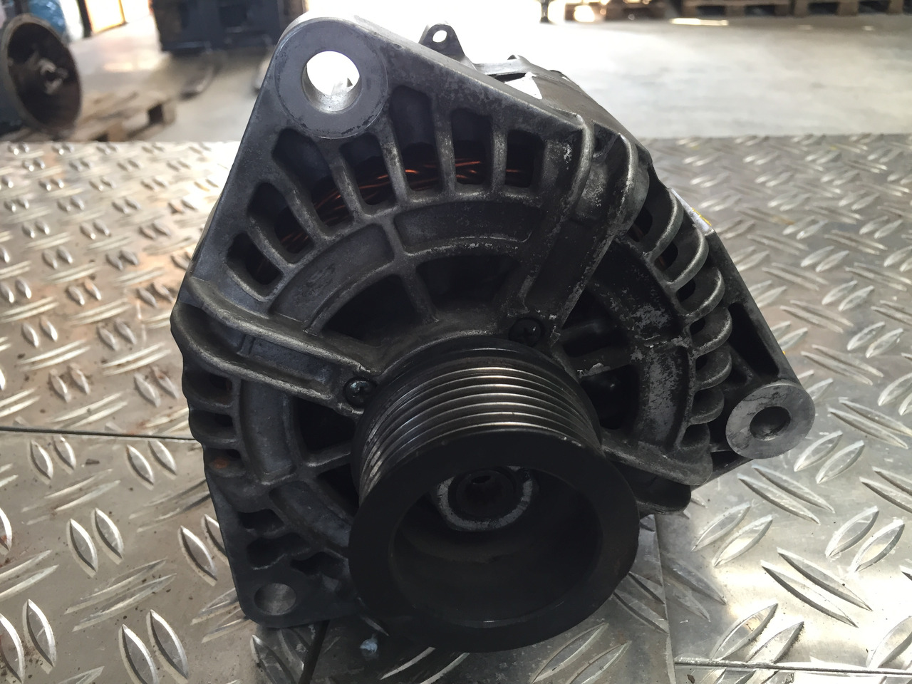 Alternator do Samochodów ciężarowych Gebrauchte Lichtmaschine MB Axor 1824, Motor Typ OM 906 LA, Artikel - Nr. : A 012 154 67 02: zdjęcie 8 Alternator do Samochodów ciężarowych Gebrauchte Lichtmaschine MB Axor 1824, Motor Typ OM 906 LA, Artikel - Nr. : A 012 154 67 02: zdjęcie 8
