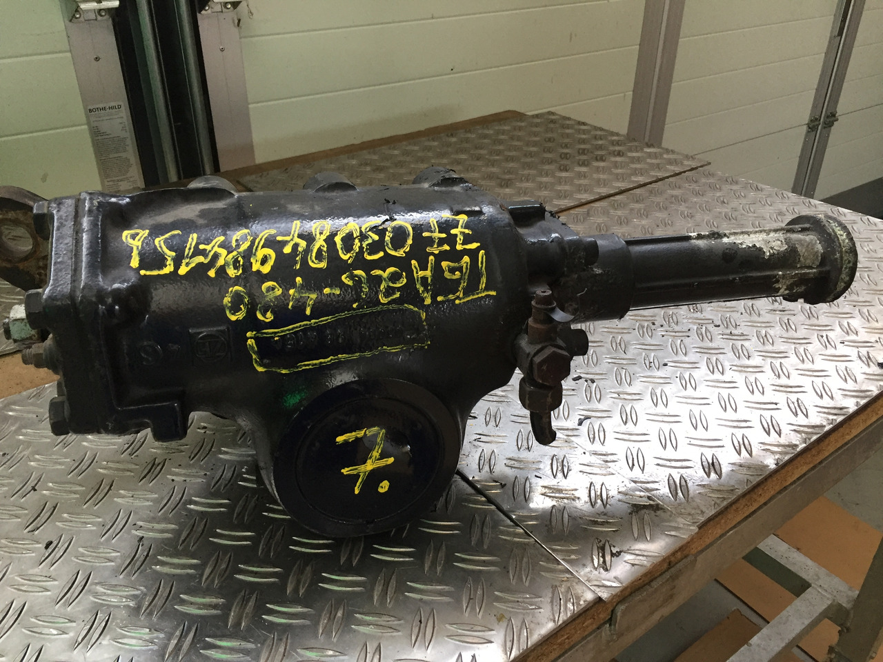 Przekładnia kierownicza do Samochodów ciężarowych Gebrauchtes Lenkgetriebe MAN TGA 26.480, Artikel - Nr.: 81.46200-6425: zdjęcie 9 Przekładnia kierownicza do Samochodów ciężarowych Gebrauchtes Lenkgetriebe MAN TGA 26.480, Artikel - Nr.: 81.46200-6425: zdjęcie 9