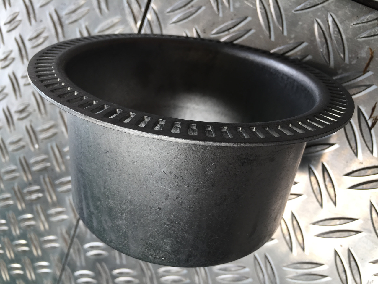 Neuwertige MAN L 2000 Impulsrad Hinterachse Nabe ABS , Artikel - Nr. : 81.52403 - 0028 - Tylny most do Samochodów ciężarowych: zdjęcie 4 Neuwertige MAN L 2000 Impulsrad Hinterachse Nabe ABS , Artikel - Nr. : 81.52403 - 0028 - Tylny most do Samochodów ciężarowych: zdjęcie 4