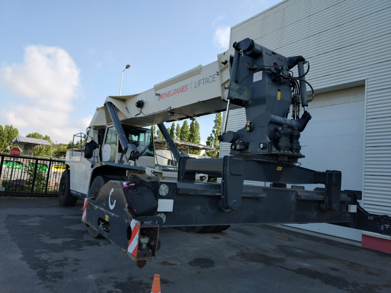 KONECRANES LiftAce 5-31 - Reach stacker: zdjęcie 1 KONECRANES LiftAce 5-31 - Reach stacker: zdjęcie 1