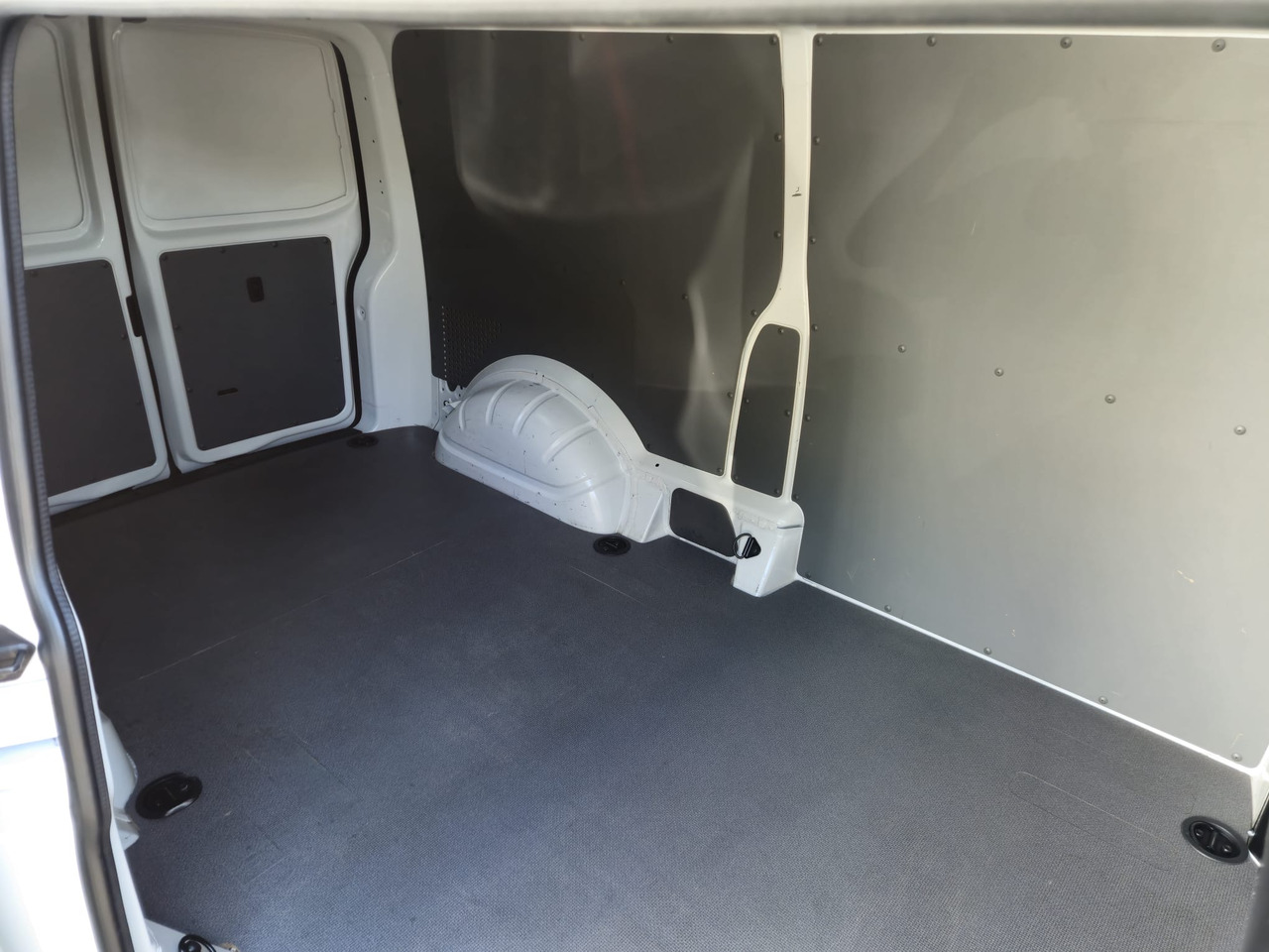 Furgon VOLKSWAGEN T6.1 Transporter Kasten lang FWD: zdjęcie 9 Furgon VOLKSWAGEN T6.1 Transporter Kasten lang FWD: zdjęcie 9