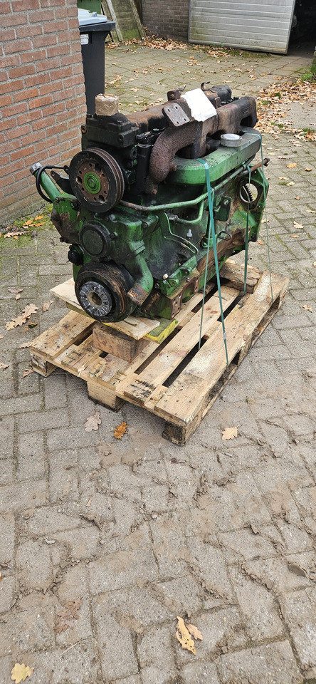 JOHN DEERE 4255 - Silnik: zdjęcie 2 JOHN DEERE 4255 - Silnik: zdjęcie 2