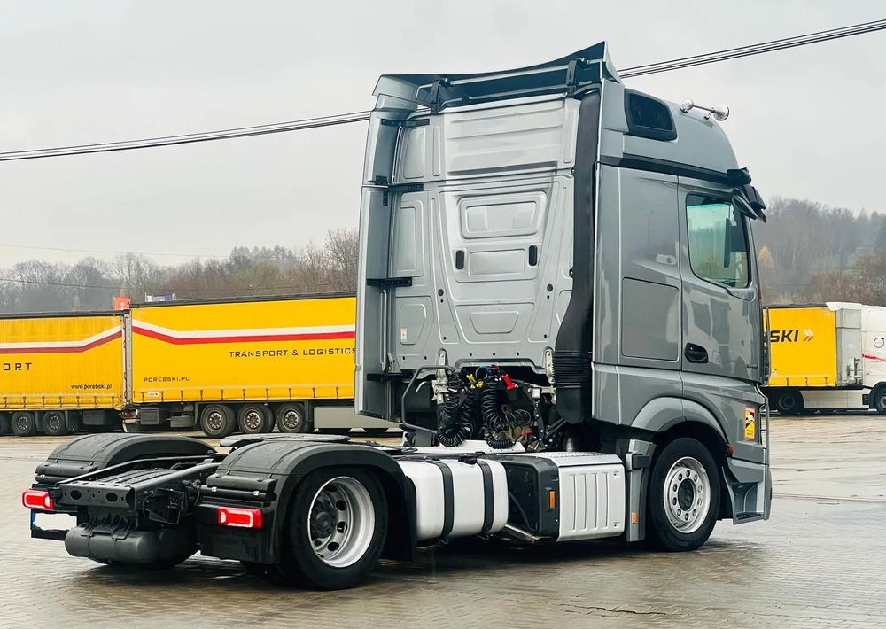 Mercedes-Benz Actros 1845 / MEGA/ Retarder olejowy/ Klima Postojowa / Aktywny tempomat ACC/ Salonka ! - Ciągnik siodłowy: zdjęcie 3 Mercedes-Benz Actros 1845 / MEGA/ Retarder olejowy/ Klima Postojowa / Aktywny tempomat ACC/ Salonka ! - Ciągnik siodłowy: zdjęcie 3