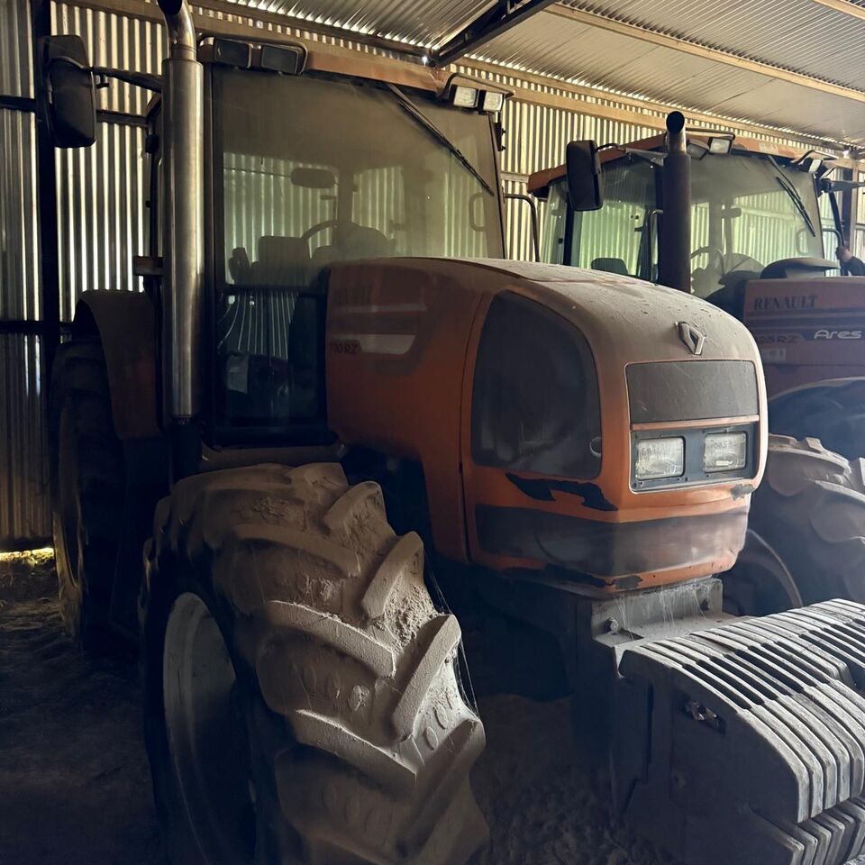 TRACTOR AGRICOLA RENAULTARES 710 RZ 4X4 - Ciągnik rolniczy: zdjęcie 5 TRACTOR AGRICOLA RENAULTARES 710 RZ 4X4 - Ciągnik rolniczy: zdjęcie 5