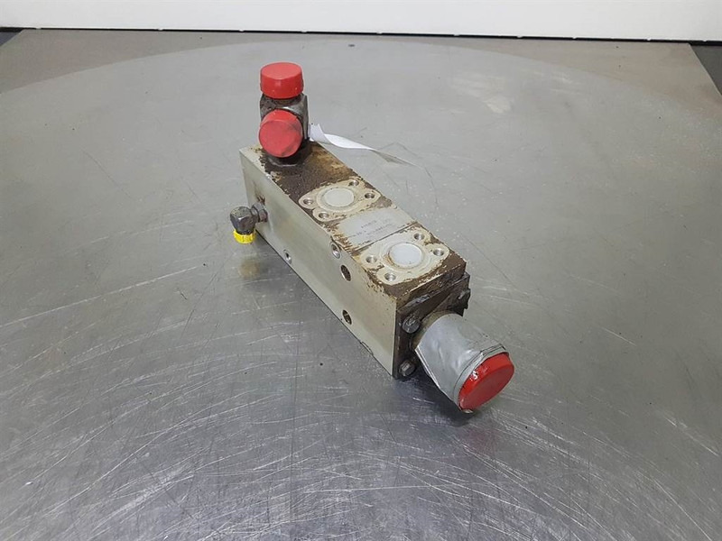 Case 921C - L127968 - Valve/Ventile/Ventiel - Hydraulika do Maszyn budowlanych: zdjęcie 3 Case 921C - L127968 - Valve/Ventile/Ventiel - Hydraulika do Maszyn budowlanych: zdjęcie 3