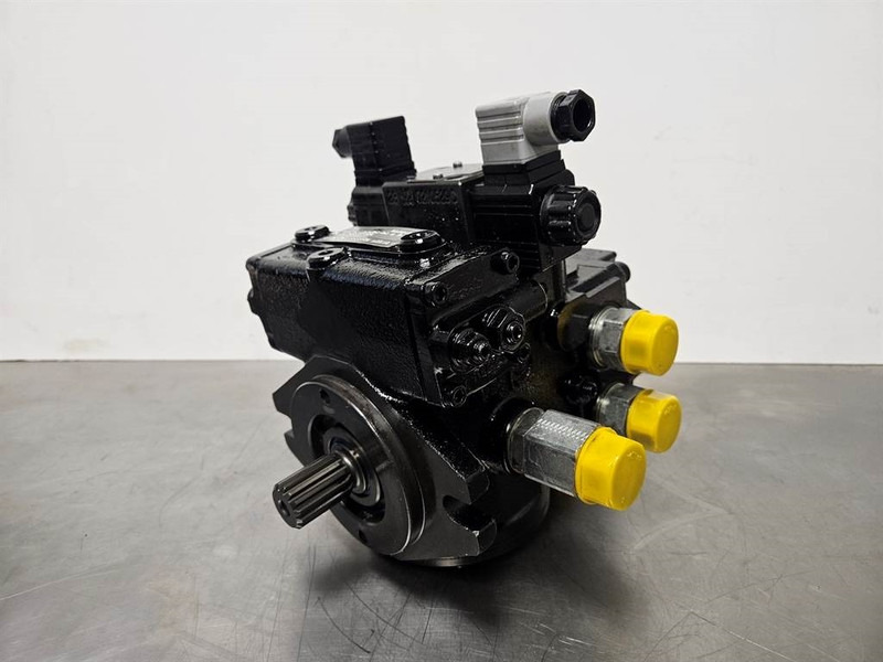 Giant 451T-Bondioli& Pavesi M4PV28-28-Drive pump/Rijpomp - Hydraulika do Maszyn budowlanych: zdjęcie 3 Giant 451T-Bondioli& Pavesi M4PV28-28-Drive pump/Rijpomp - Hydraulika do Maszyn budowlanych: zdjęcie 3