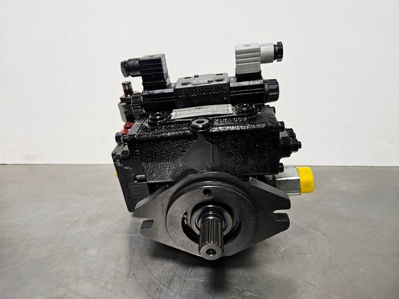 Giant 451T-Bondioli& Pavesi M4PV28-28-Drive pump/Rijpomp - Hydraulika do Maszyn budowlanych: zdjęcie 2 Giant 451T-Bondioli& Pavesi M4PV28-28-Drive pump/Rijpomp - Hydraulika do Maszyn budowlanych: zdjęcie 2