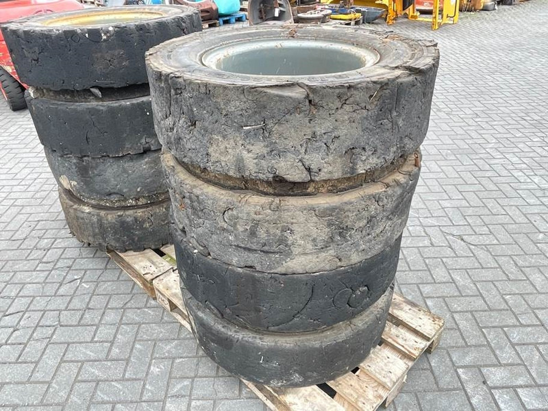 Liebherr 10.00-20 - Tire/Reifen/Band - Opony i felgi do Maszyn budowlanych: zdjęcie 3 Liebherr 10.00-20 - Tire/Reifen/Band - Opony i felgi do Maszyn budowlanych: zdjęcie 3