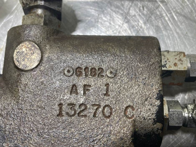 New Holland W110C - Priority valve/Prioritaetsventil - Hydraulika do Maszyn budowlanych: zdjęcie 5 New Holland W110C - Priority valve/Prioritaetsventil - Hydraulika do Maszyn budowlanych: zdjęcie 5