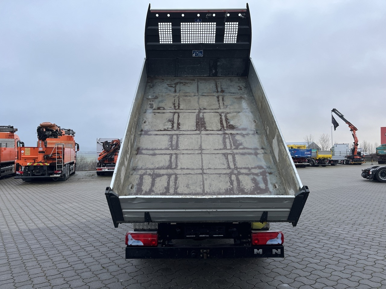 MAN TGE 3.180 4x2 Zwillingsbereift - Samochód dostawczy wywrotka: zdjęcie 3 MAN TGE 3.180 4x2 Zwillingsbereift - Samochód dostawczy wywrotka: zdjęcie 3