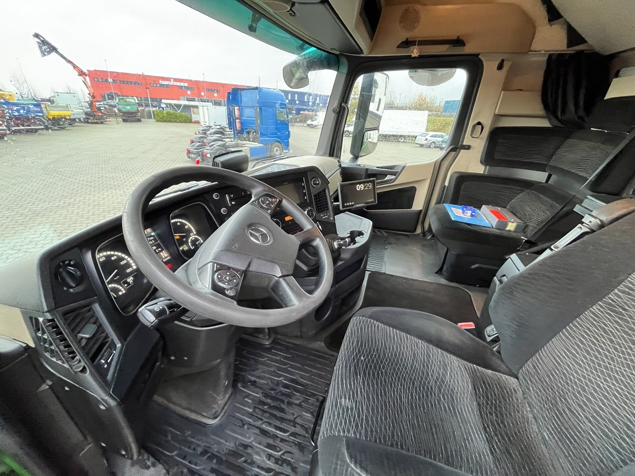 Mercedes-Benz Actros 2745 6x2 Gergen 21 70 Abrollkipper - Ciężarówka hakowiec: zdjęcie 3 Mercedes-Benz Actros 2745 6x2 Gergen 21 70 Abrollkipper - Ciężarówka hakowiec: zdjęcie 3