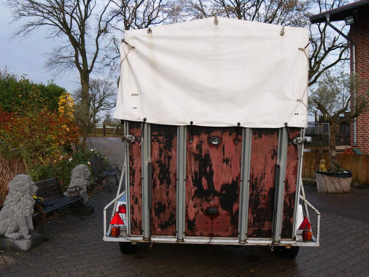 2 Pferde - Przyczepa do przewozu zwierząt: zdjęcie 3 2 Pferde - Przyczepa do przewozu zwierząt: zdjęcie 3