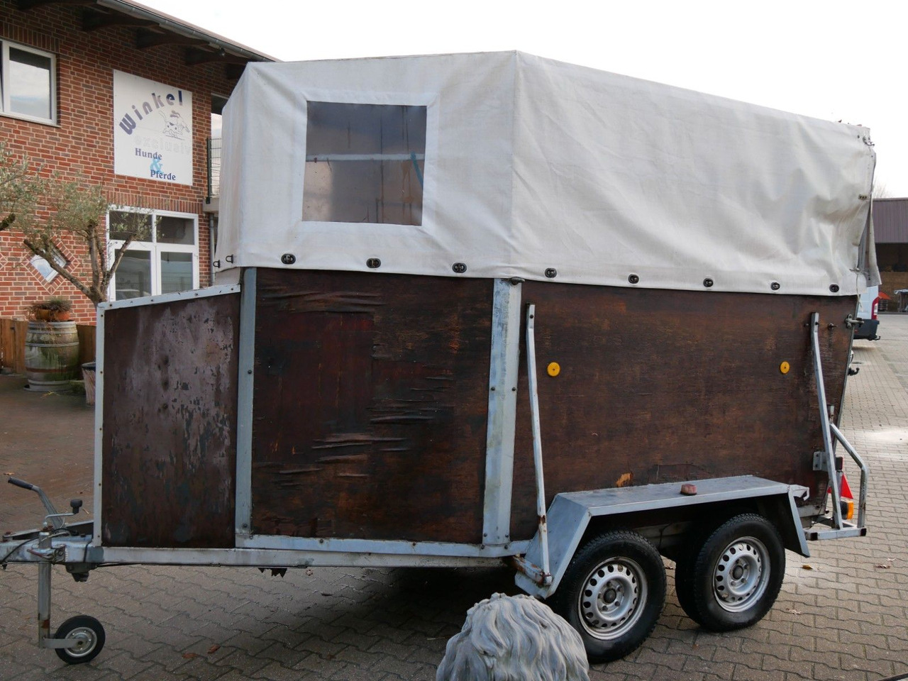 2 Pferde - Przyczepa do przewozu zwierząt: zdjęcie 2 2 Pferde - Przyczepa do przewozu zwierząt: zdjęcie 2