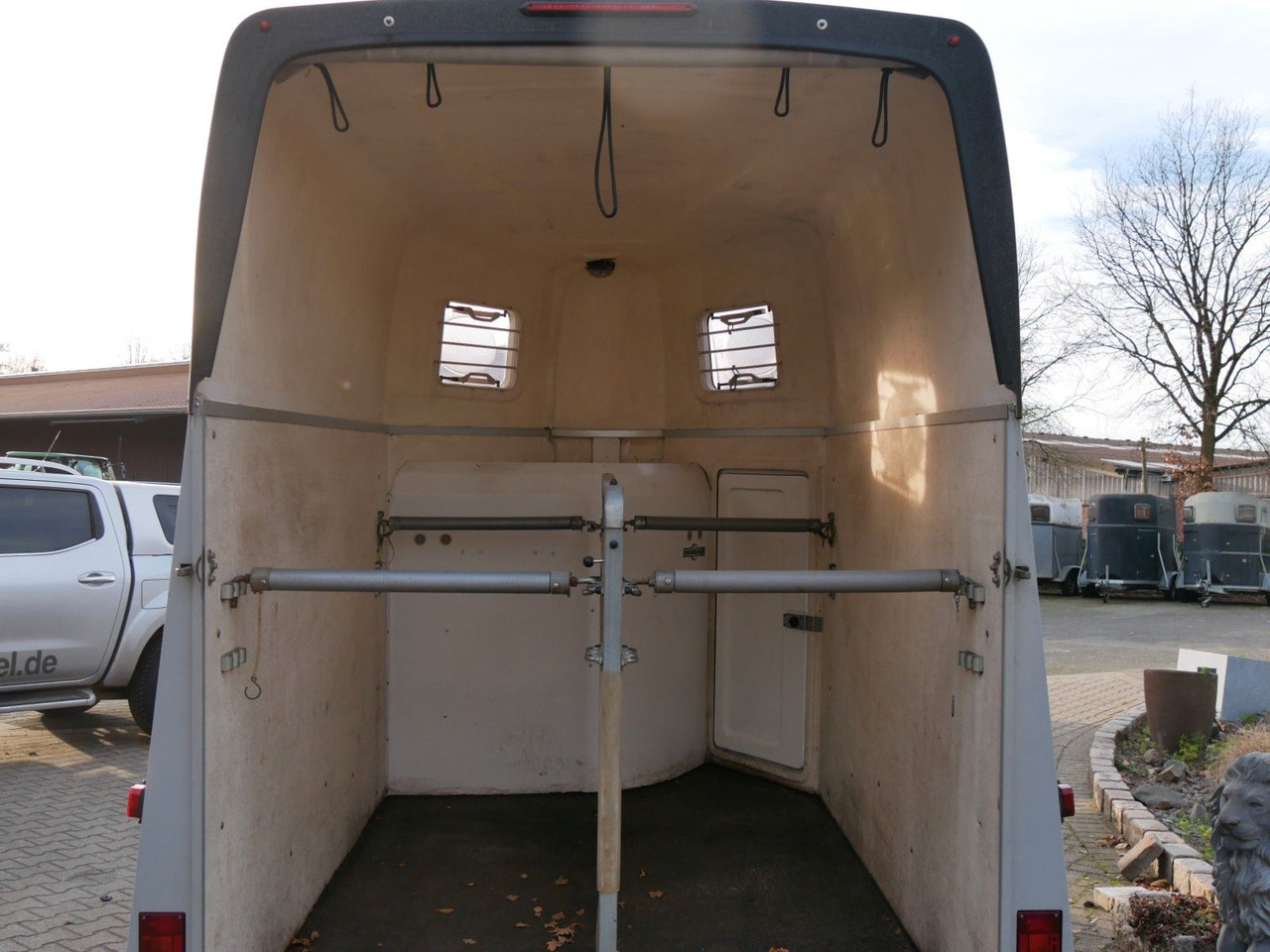 Humbaur Atis 2 Pferde Sattelkammer - Przyczepa do przewozu zwierząt: zdjęcie 3 Humbaur Atis 2 Pferde Sattelkammer - Przyczepa do przewozu zwierząt: zdjęcie 3