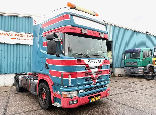 Scania R164-580 V8 TOPLINE COLLECTORS ITEM!! / APK 10-2026!! (12+2 MANUAL GEARBOX / RETARDER / AIRCONDITIONING / 2x TANK / ETC.) - Ciągnik siodłowy: zdjęcie 2 Scania R164-580 V8 TOPLINE COLLECTORS ITEM!! / APK 10-2026!! (12+2 MANUAL GEARBOX / RETARDER / AIRCONDITIONING / 2x TANK / ETC.) - Ciągnik siodłowy: zdjęcie 2