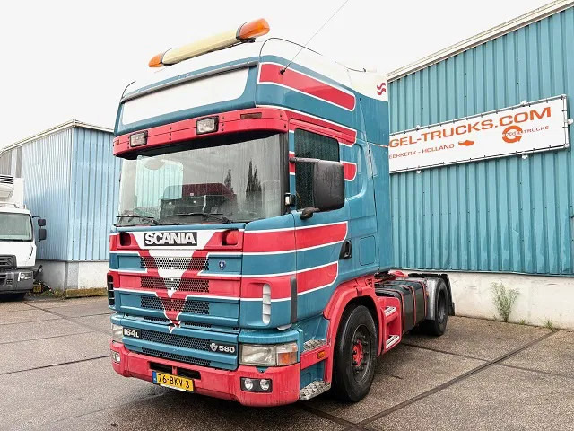 Scania R164-580 V8 TOPLINE COLLECTORS ITEM!! / APK 10-2026!! (12+2 MANUAL GEARBOX / RETARDER / AIRCONDITIONING / 2x TANK / ETC.) - Ciągnik siodłowy: zdjęcie 1 Scania R164-580 V8 TOPLINE COLLECTORS ITEM!! / APK 10-2026!! (12+2 MANUAL GEARBOX / RETARDER / AIRCONDITIONING / 2x TANK / ETC.) - Ciągnik siodłowy: zdjęcie 1