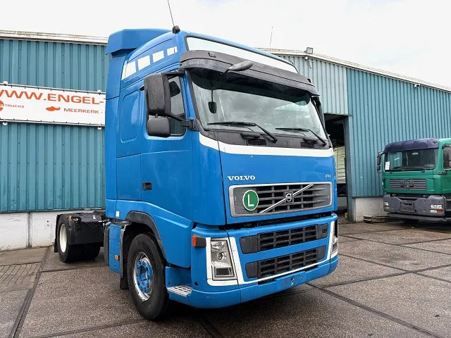Volvo FH 400 GLOBETROTTER (VIN: 7B446149 / I-SHIFT / ADR-VLG / AIRCONDITIONING / COMPLETE SPOILERSET ON CABIN) - Ciągnik siodłowy: zdjęcie 2 Volvo FH 400 GLOBETROTTER (VIN: 7B446149 / I-SHIFT / ADR-VLG / AIRCONDITIONING / COMPLETE SPOILERSET ON CABIN) - Ciągnik siodłowy: zdjęcie 2