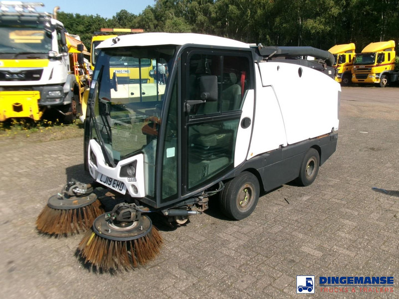 Johnston C202 compact street sweeper - Zamiatarka uliczna: zdjęcie 1 Johnston C202 compact street sweeper - Zamiatarka uliczna: zdjęcie 1