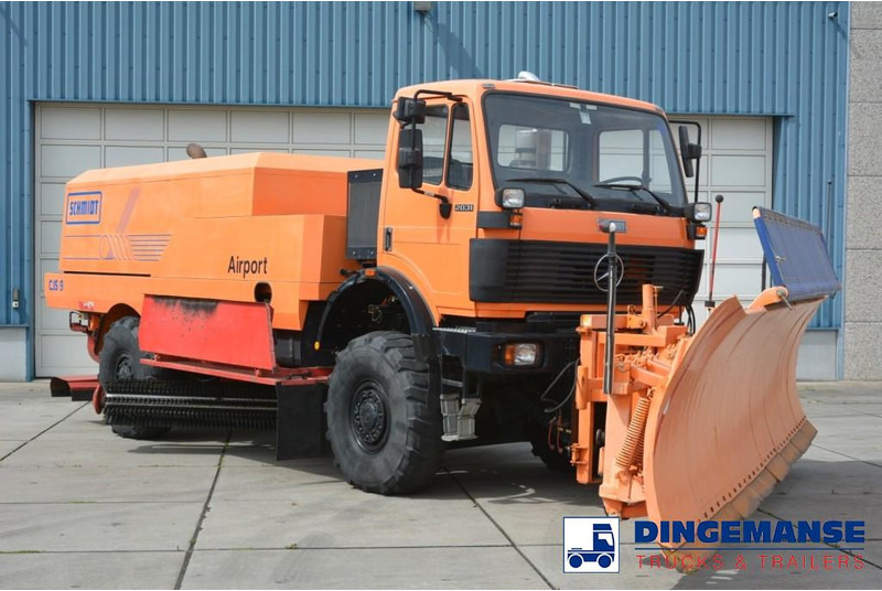 Mercedes-Benz SK 2031 4x4x4 Schmidt CJS9 airport sweeper snow plough - Maszyna do odśnieżania: zdjęcie 1 Mercedes-Benz SK 2031 4x4x4 Schmidt CJS9 airport sweeper snow plough - Maszyna do odśnieżania: zdjęcie 1