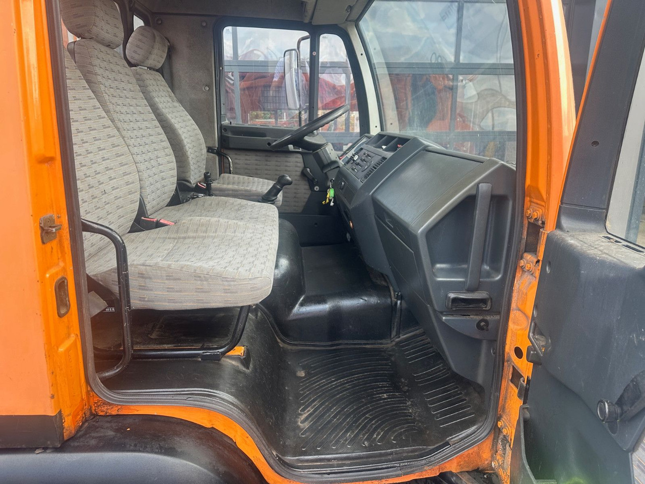 MAN 8.163 Pritsche - Samochód ciężarowy skrzyniowy/ Platforma: zdjęcie 5 MAN 8.163 Pritsche - Samochód ciężarowy skrzyniowy/ Platforma: zdjęcie 5