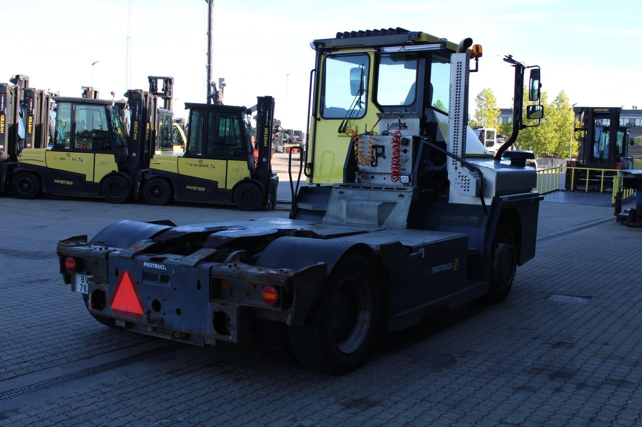 MOL RM255 4X4 - Wózek terminalowy: zdjęcie 3 MOL RM255 4X4 - Wózek terminalowy: zdjęcie 3