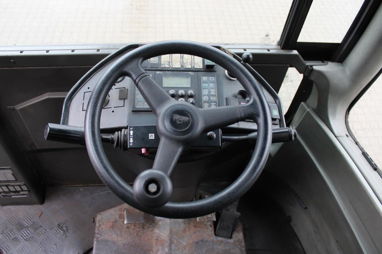 Terberg RT222 - Wózek terminalowy: zdjęcie 4 Terberg RT222 - Wózek terminalowy: zdjęcie 4