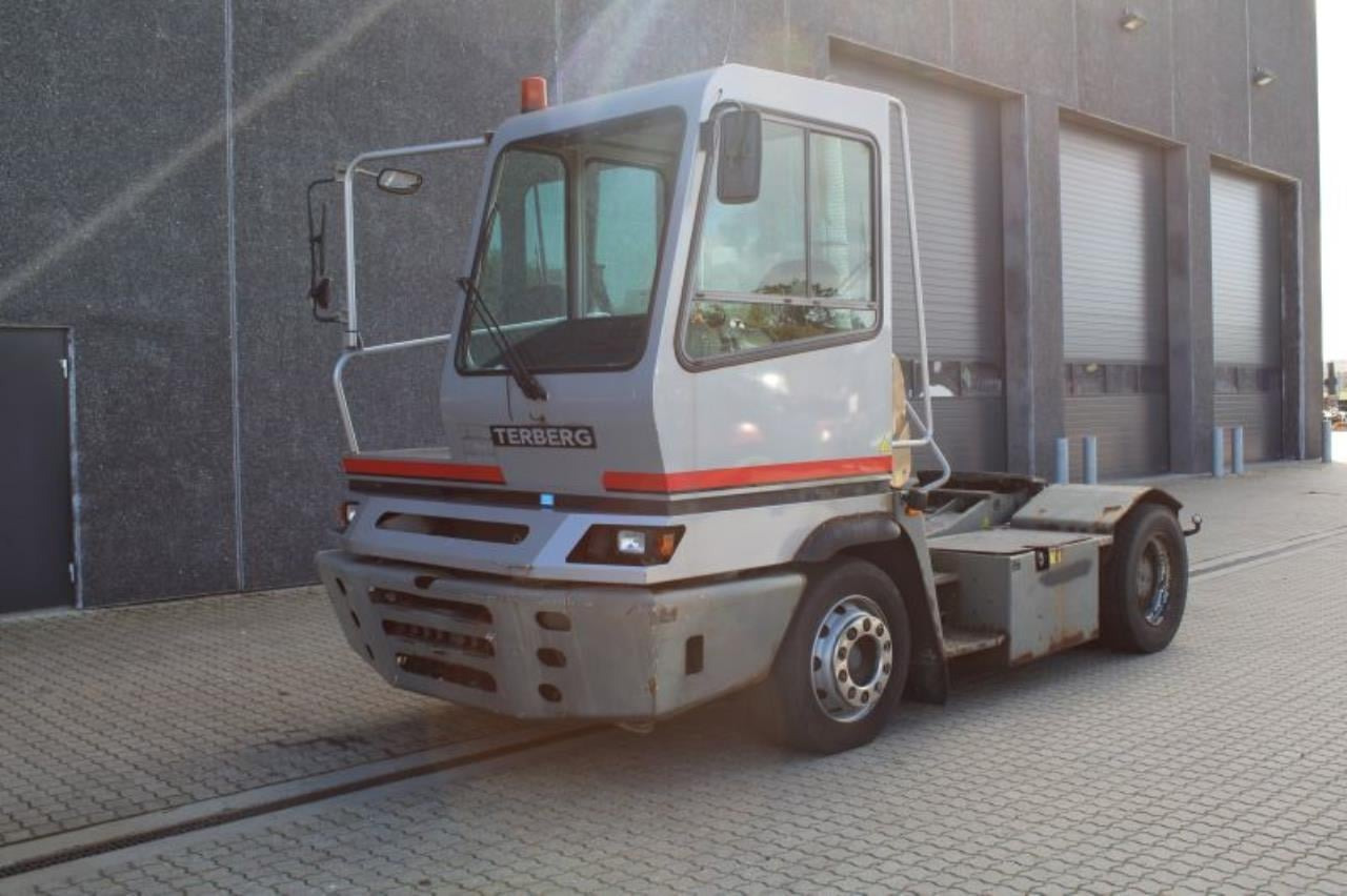 Terberg YT182 - Wózek terminalowy: zdjęcie 2 Terberg YT182 - Wózek terminalowy: zdjęcie 2